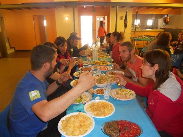 Què millor que un dinar casolà fet per les mares i servit en el local social? 