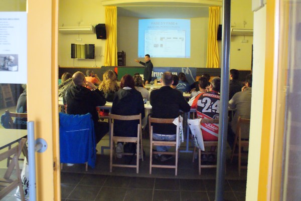 Els alumnes ben atents a la classe teòrica!