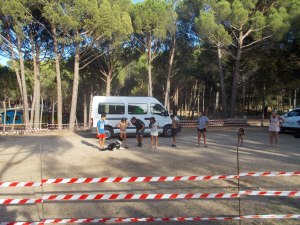La Syra fent una marcació perfecta de la substància amagada dins una sabata d'una nena